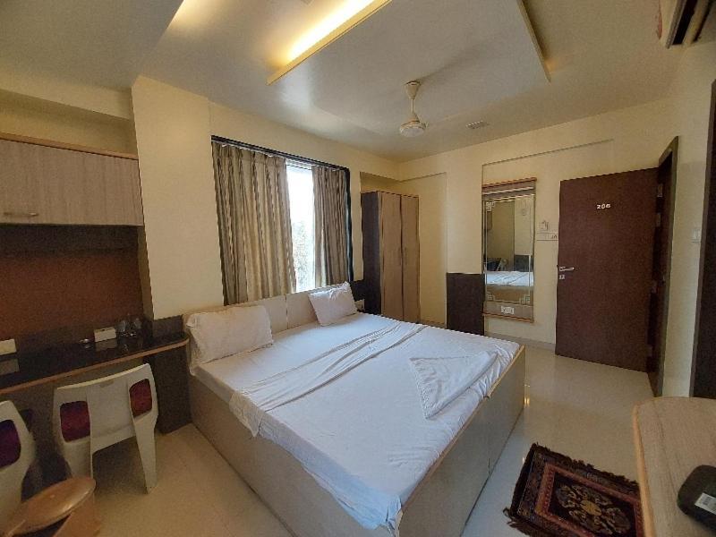 Super Hotel O Happy Homely Stay Near Pune Airport Khadki Экстерьер фото