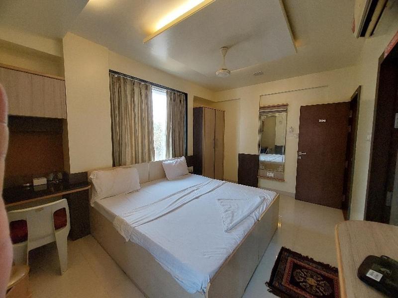 Super Hotel O Happy Homely Stay Near Pune Airport Khadki Экстерьер фото